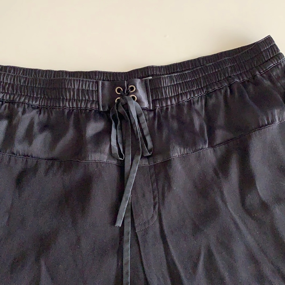 Vince black luxe contrasting fabric shorts in sz L - Picture 4 of 8